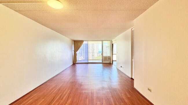 Foto del edificio - CONVENIENTY LOCATED AND SPACIOUS 2BD/2BA C...