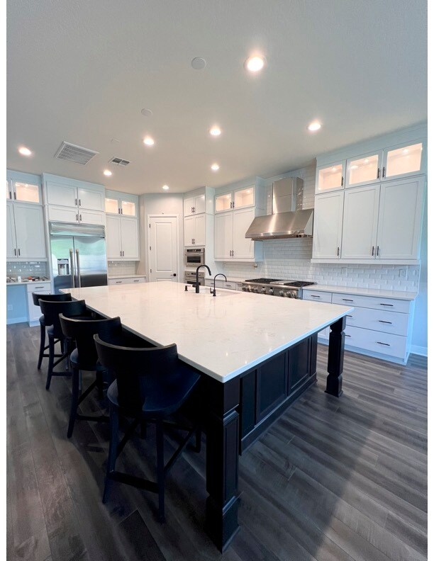 Primary Photo - 1111 E Holland Park Dr