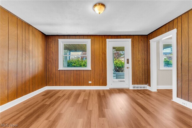Foto del edificio - 8517 Rosewood Ave