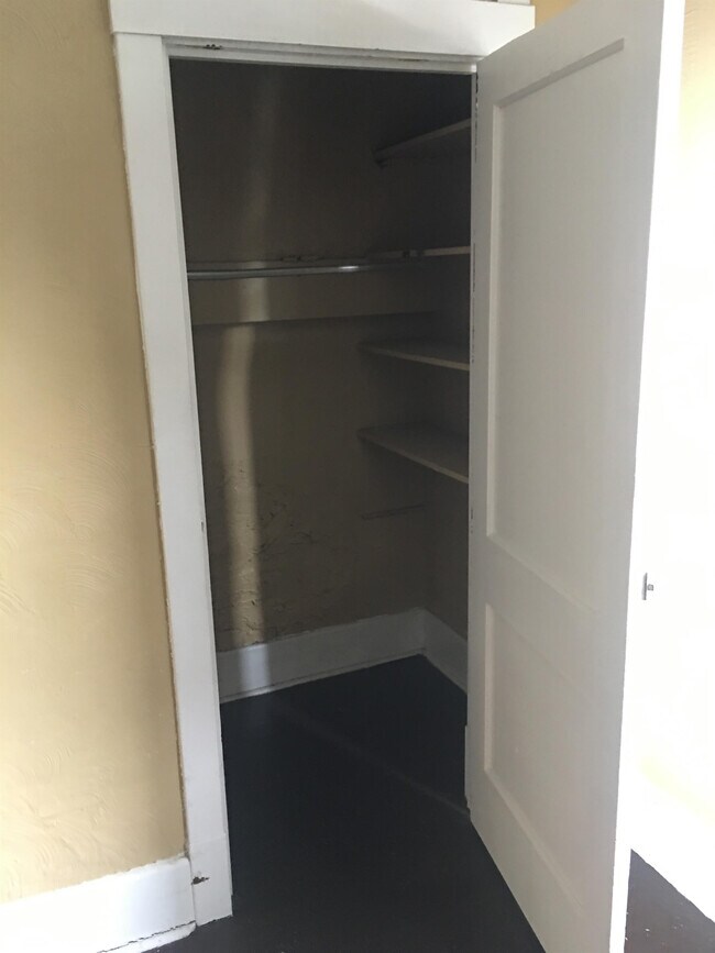 Foto del edificio - 810 Gearing Ave