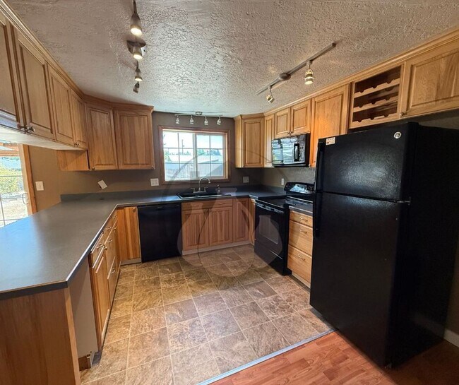 Building Photo - Single Level House-