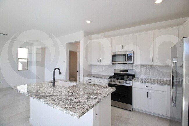 Building Photo - 4750 S Element