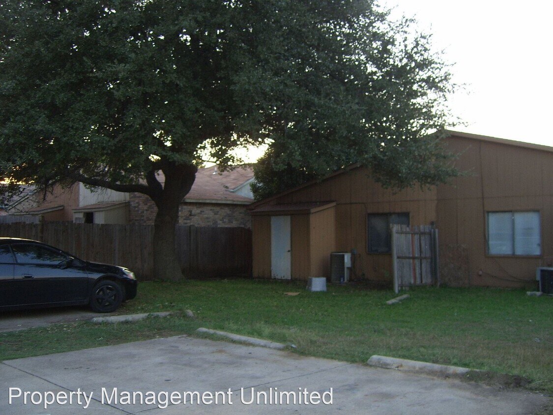 Building Photo - 3 br, 1 bath House - 7218 Pineberry Rd