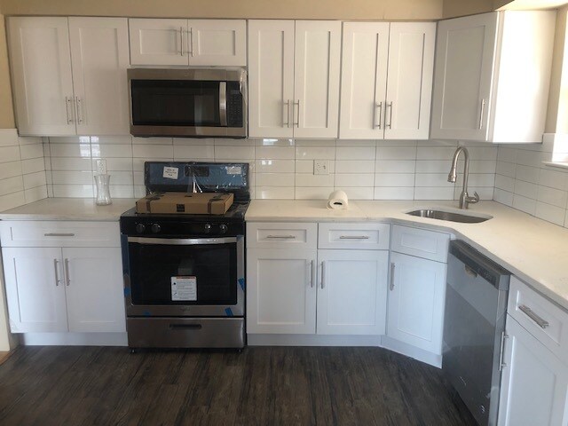 Kitchen - 3074 43rd St