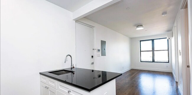 Foto del edificio - 2250 Clarendon Rd