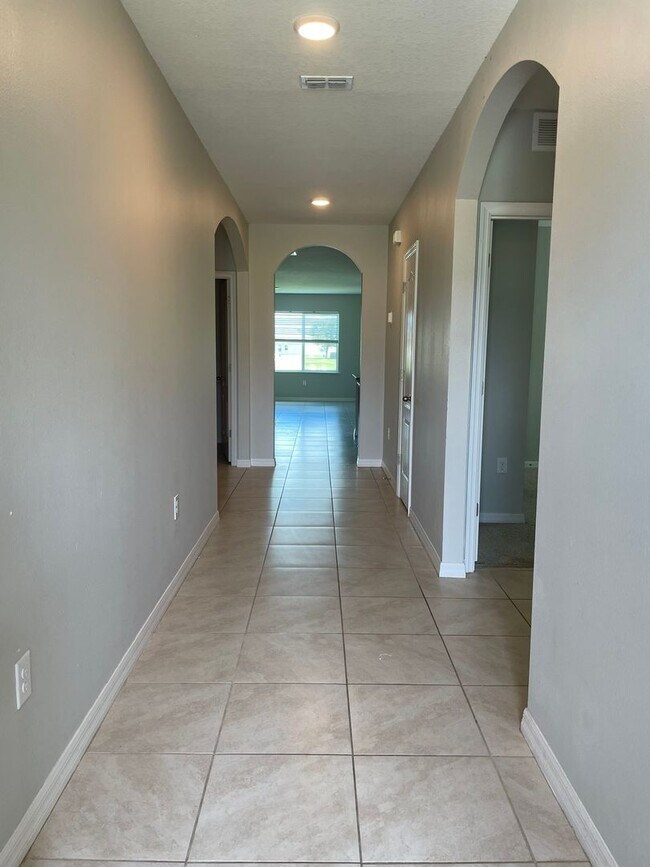 Foto del edificio - Like new 4 bedroom, 2 bath smart home in Port Orange