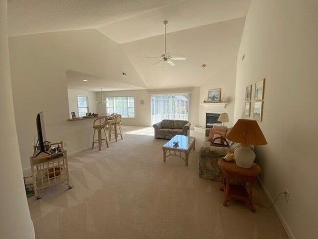 Building Photo - Introducing a charming 3-bedroom, 2-bathro...