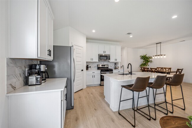 Foto del edificio - 3338 Boothby Bay Ln