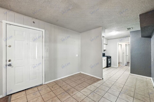 Foto del edificio - 425 Highcrest Dr