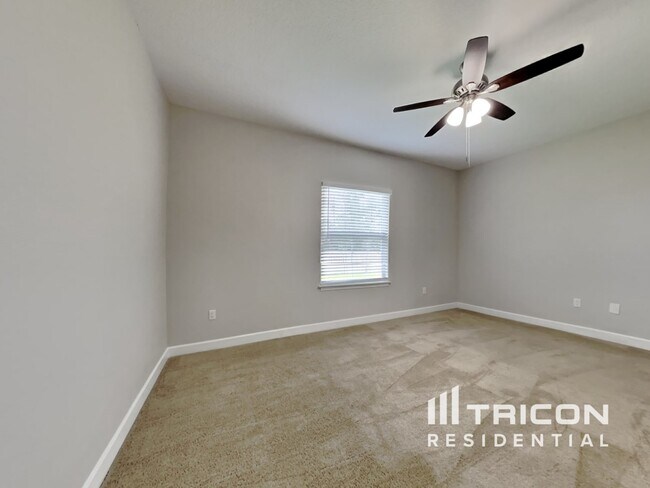 Foto del edificio - 1439 N Salford Blvd