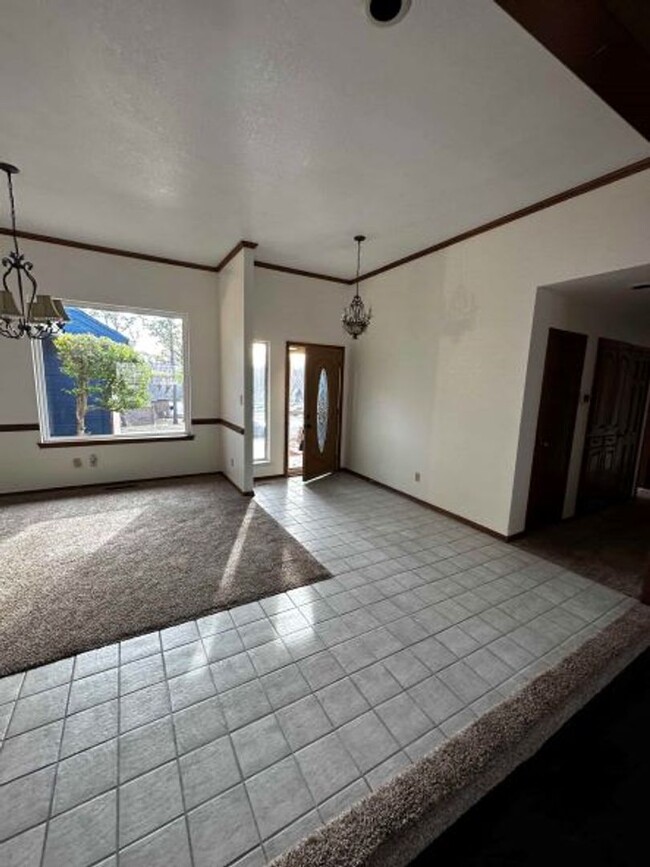 Foto del edificio - Spacious 4 bd, 2.5 bath - Community Pool