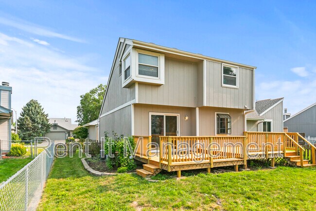 Foto del edificio - 15421 R St