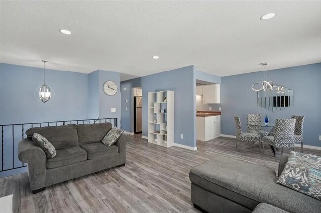 Foto del edificio - 9486 Kingsview Ln N