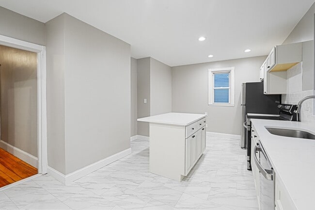 Foto del edificio - 381 Adams St