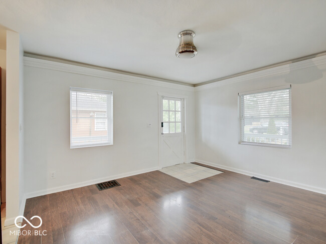 Building Photo - 1035 Helen Dr
