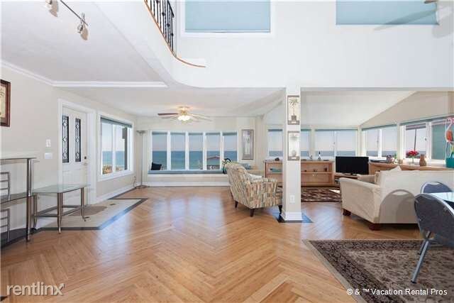 Foto del edificio - 1703 N Oceanshore Blvd