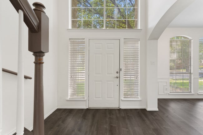 Foto del edificio - 2802 Briarbrook Ln