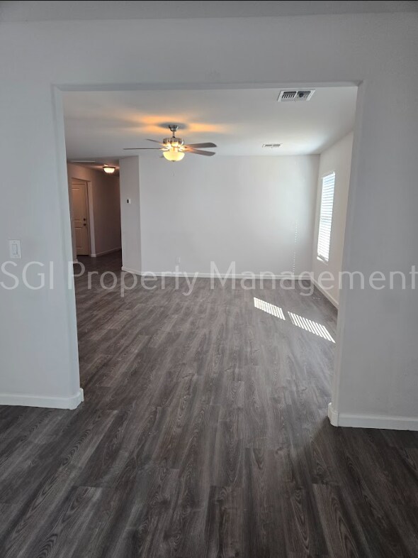 Foto del edificio - Gorgeous home ready for move in