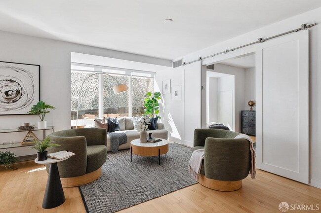 Building Photo - 301 Mission St