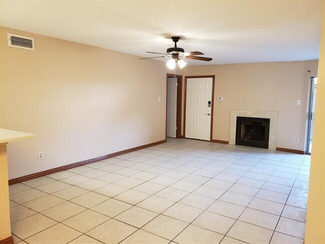 Building Photo - 10763 Braes Bend Dr