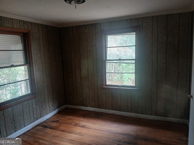 Building Photo - 1387 Dewey St