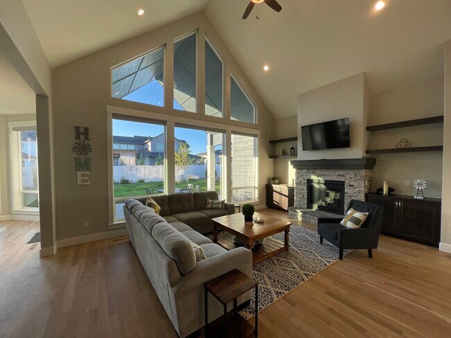 Foto del edificio - 8328 W Brooks Dr