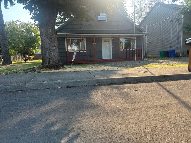 Building Photo - 7866 SE 67th Ave