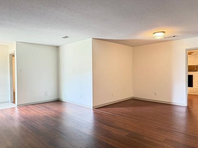 Building Photo - 3604 Royal Oak Dr