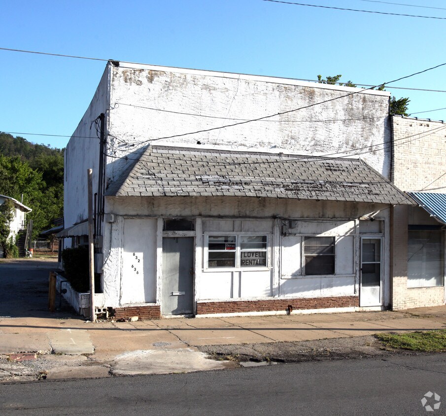 Foto del edificio - 632-636 W Grand Ave