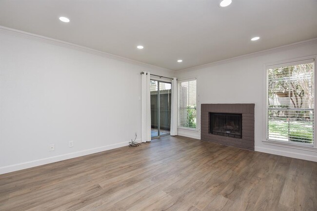 Building Photo - 700 Thicket Ln