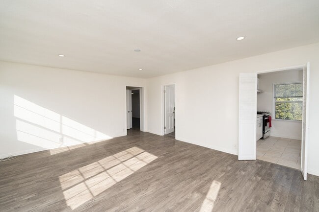 Foto del edificio - COMING SOON!COZY 2 BED 1 BATH UNIT!