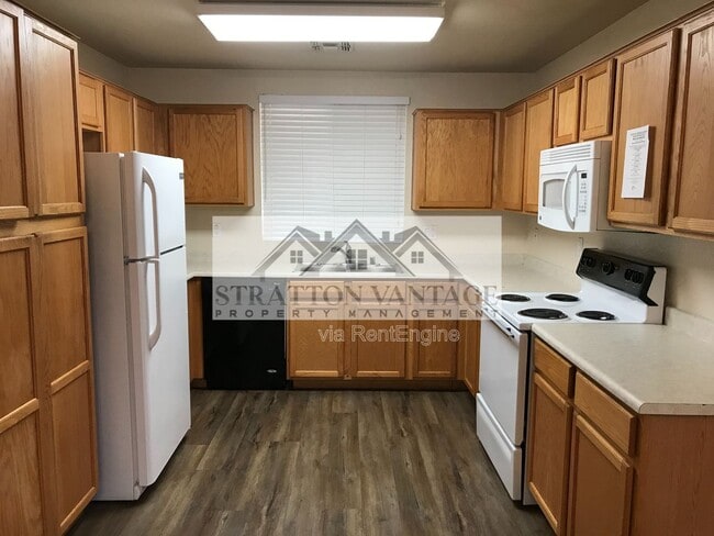 Building Photo - 2643 S 84th Gln