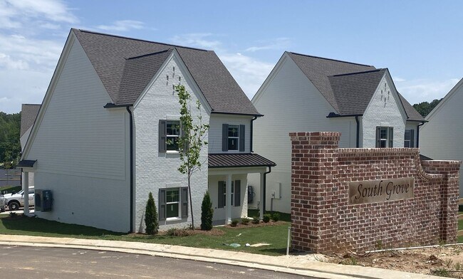 Foto del edificio - 676 Cottage Grove Dr