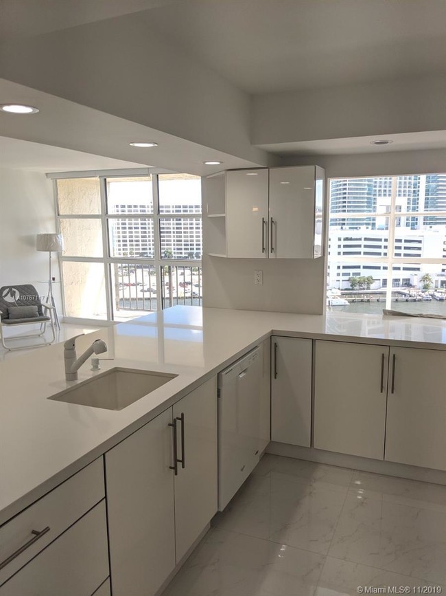 Foto del edificio - 600 Parkview Dr