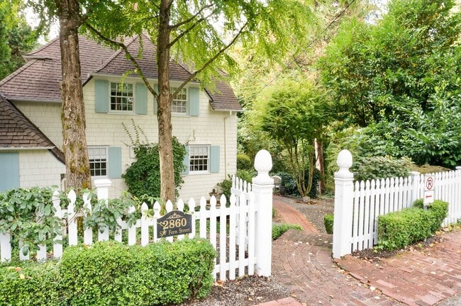 Building Photo - Gorgeous Dream Home in the Southwest Hills! Your Pacific Northwest Oasis Awaits!