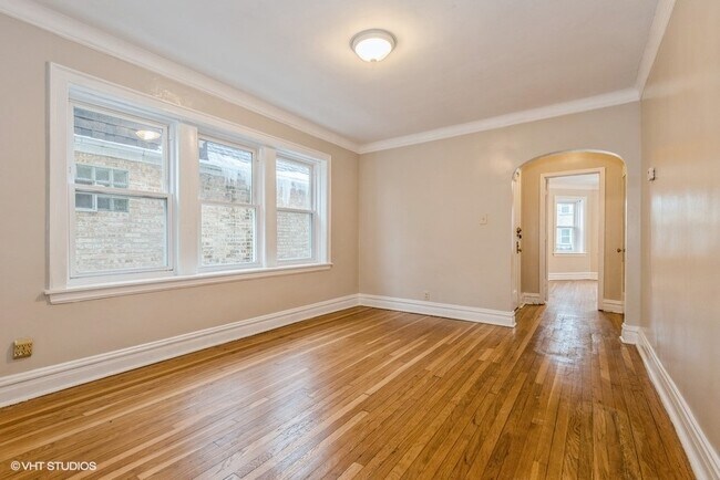 Foto del edificio - 8650 Trumbull Ave