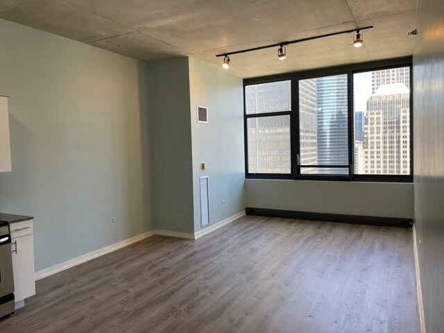 Foto del edificio - 235 W Van Buren St