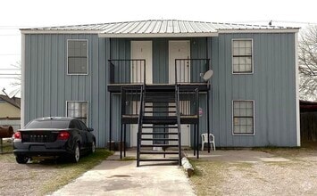 Building Photo - 110 Holly Ave
