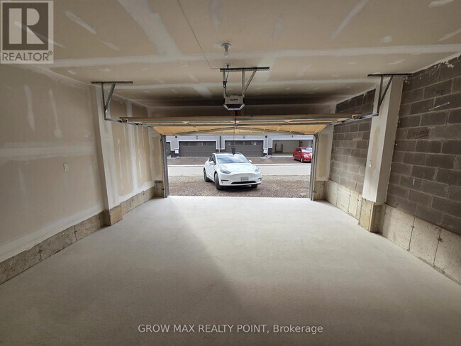 Photo du bâtiment - 7 Kingbird Cmn