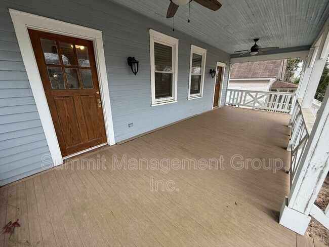 Building Photo - 8 N Broad St