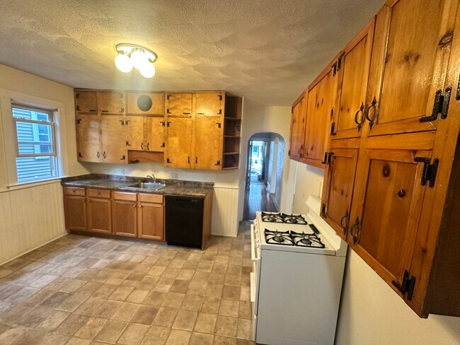 Building Photo - 69 Conwell Ave