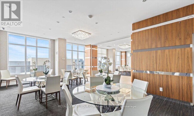 Photo du bâtiment - 9205-9205 Yonge St