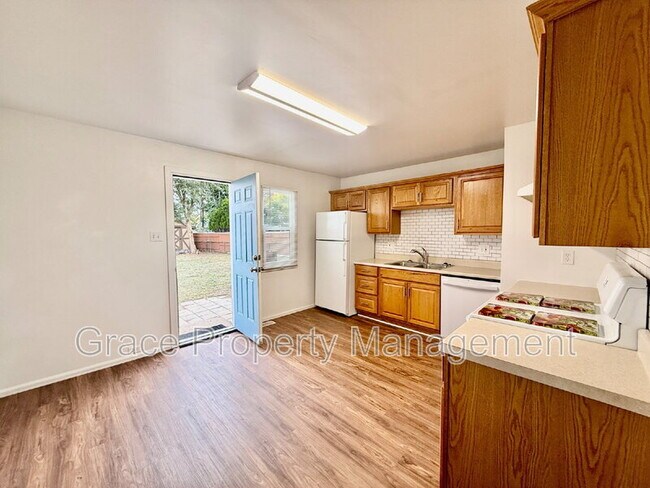Building Photo - 6028 Forest Dr