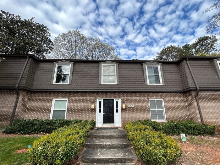 Foto principal - Druid Hills Hidden Gem! 2 Bed-2Bath, Hardw...