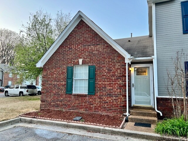 Primary Photo - 506 Creekwood Cir S