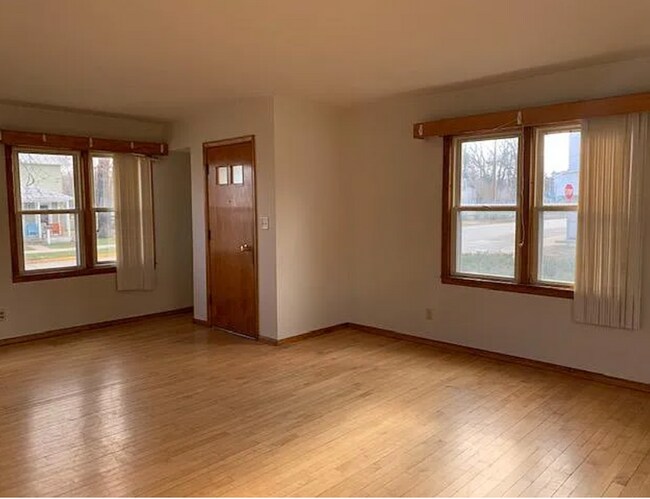 Foto del edificio - Remarkable 4-bedroom Home! PETS WELCOME