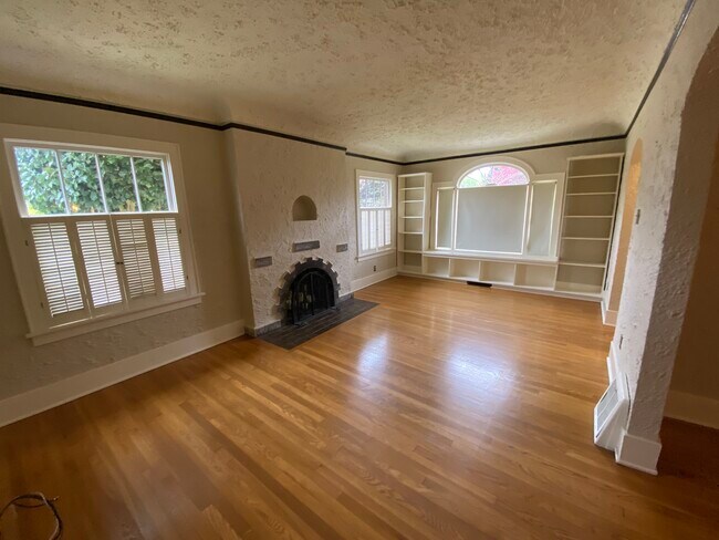 Living Room - 1501 N Cedar St