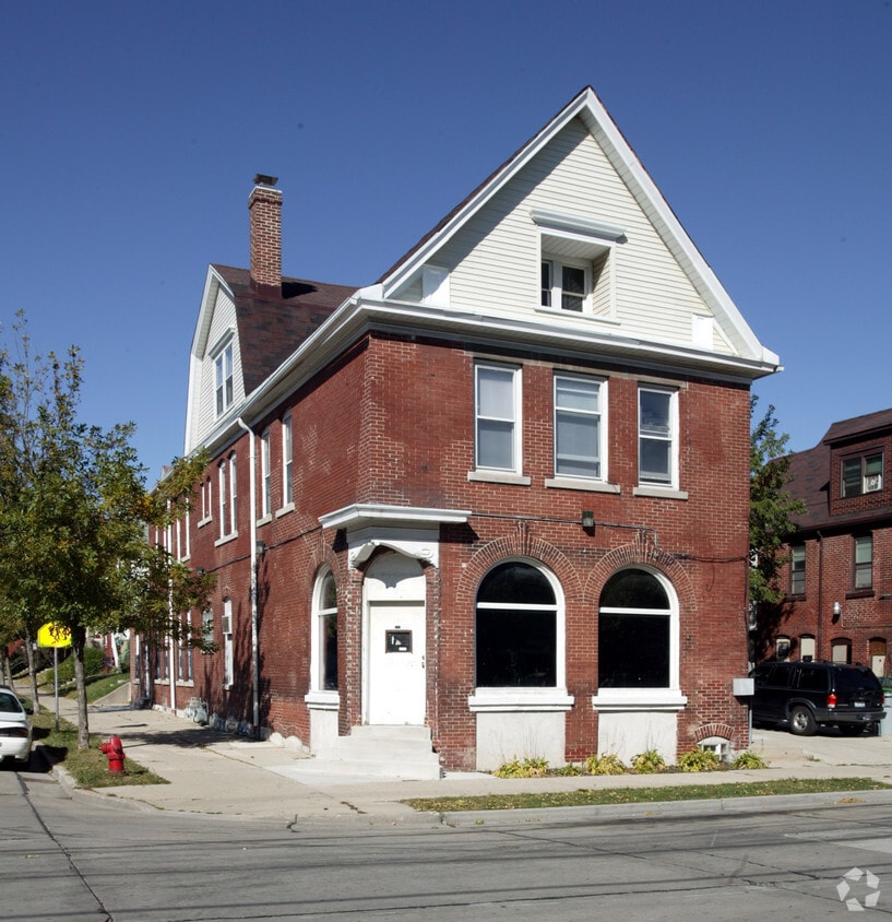 Building Photo - 800 E Chambers St