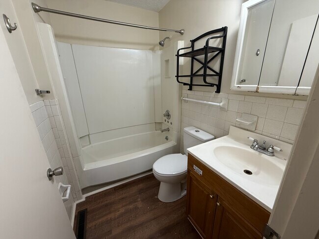 Foto del edificio - 118 Central Ave