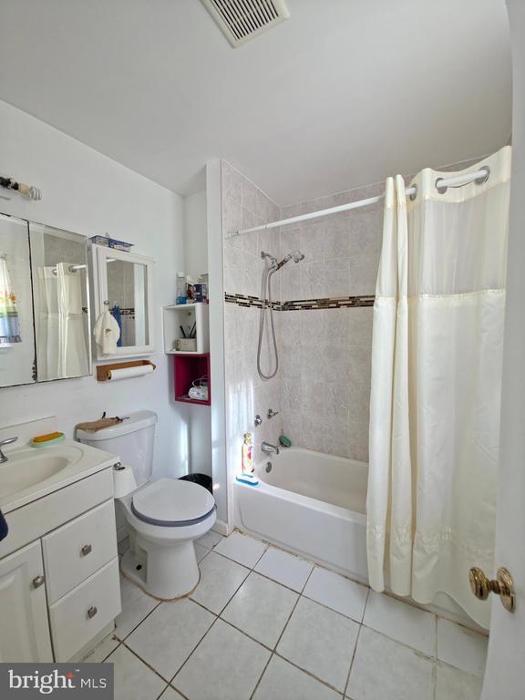 Foto del edificio - 200 Hardy Pl